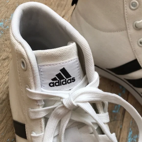 Adidas NEW WITH TAGS High-Top Sneakers Classic Mid Bravada 2.0 Cloudfoam Comfort - Picture 4 of 12